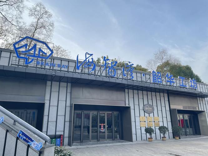 互联网信息服务公司经营范围的合规解析 以刘飞公司为例